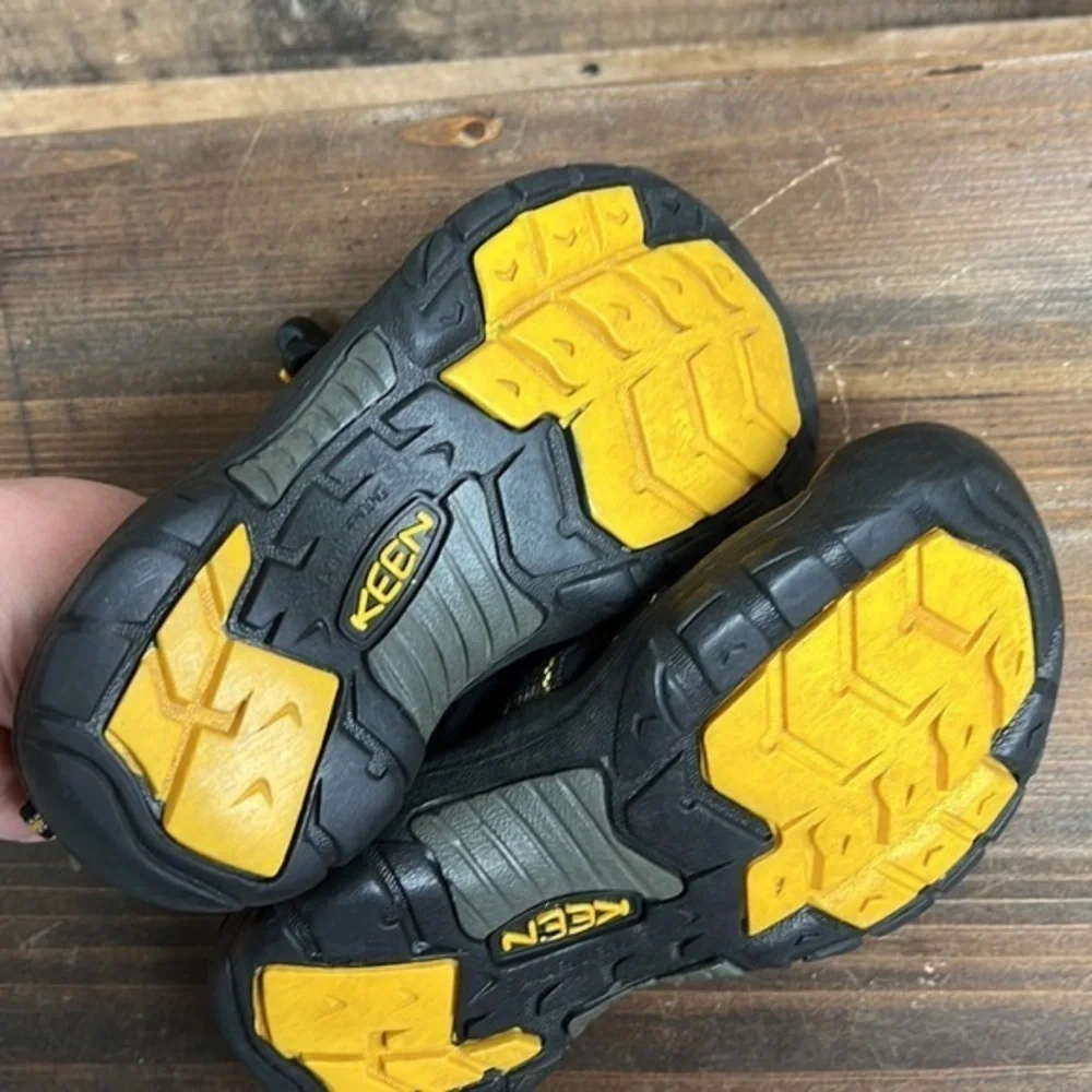 Keen black yellow